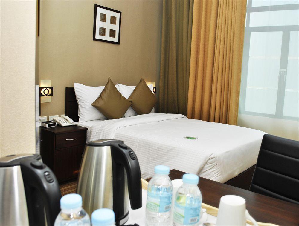 Orion Hotel Manila Exterior photo