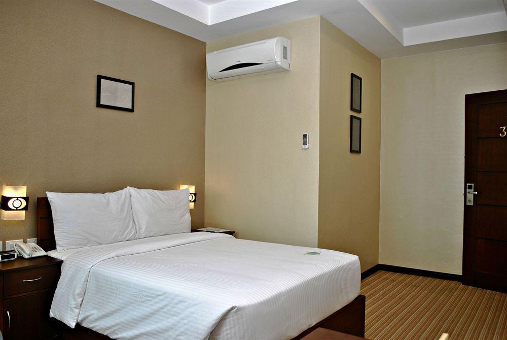 Orion Hotel Manila Exterior photo
