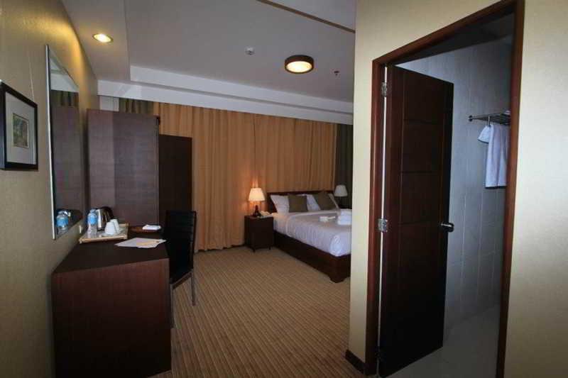 Orion Hotel Manila Exterior photo