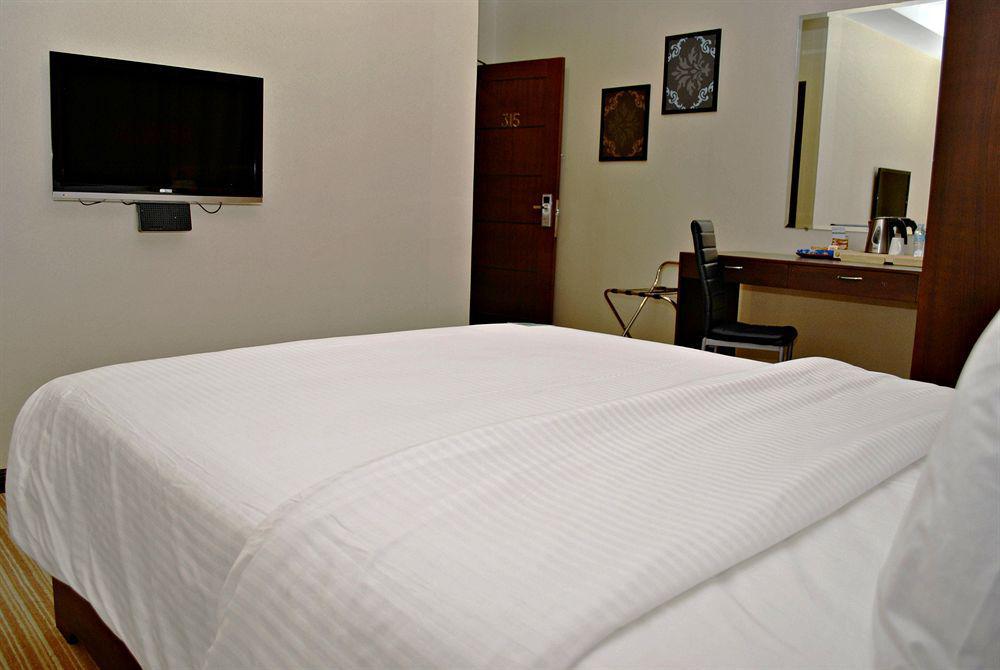 Orion Hotel Manila Exterior photo